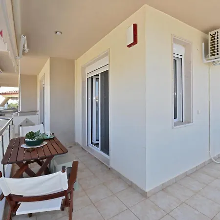 Avgeris Luxury Studio * Paralia Dionysiou